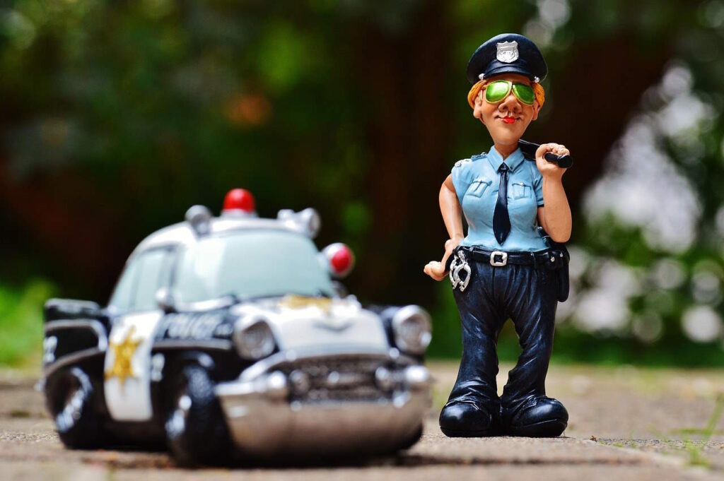 ¿Puedo llamar a la policía si han aparcado y no tengo vado? llámala puede darte una solución
